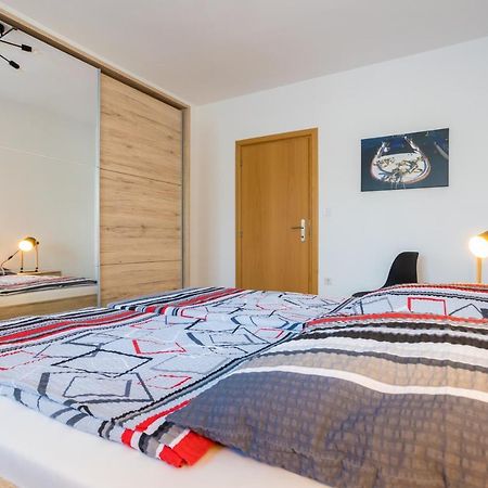 Apartments Sara Milohnici Ngoại thất bức ảnh