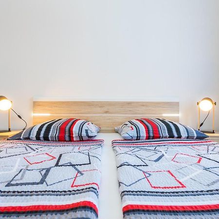 Apartments Sara Milohnici Ngoại thất bức ảnh