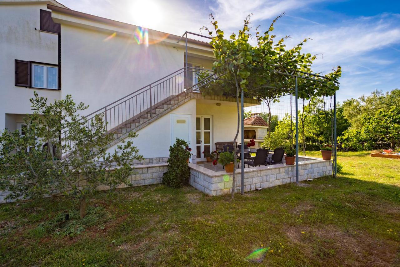 Apartments Sara Milohnici Ngoại thất bức ảnh
