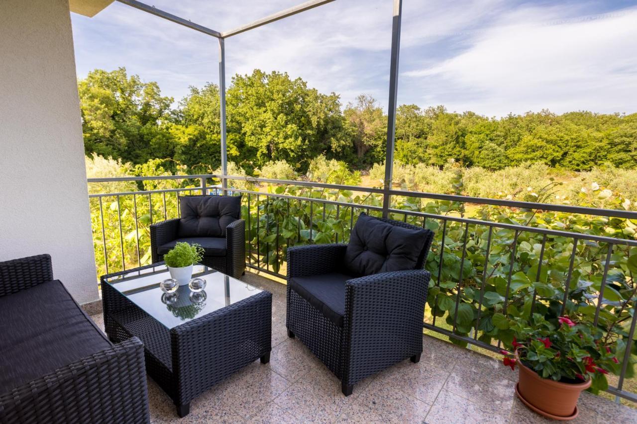 Apartments Sara Milohnici Ngoại thất bức ảnh