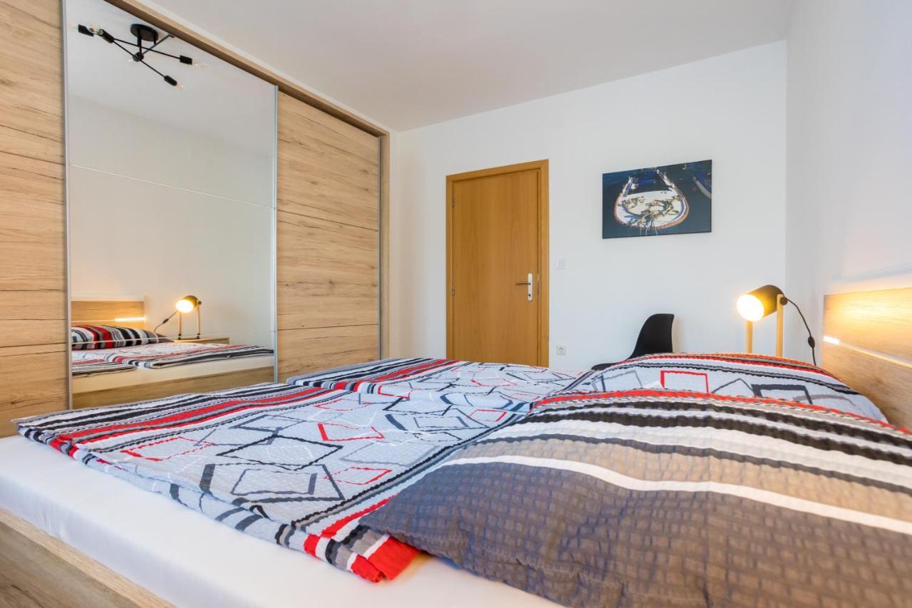 Apartments Sara Milohnici Ngoại thất bức ảnh