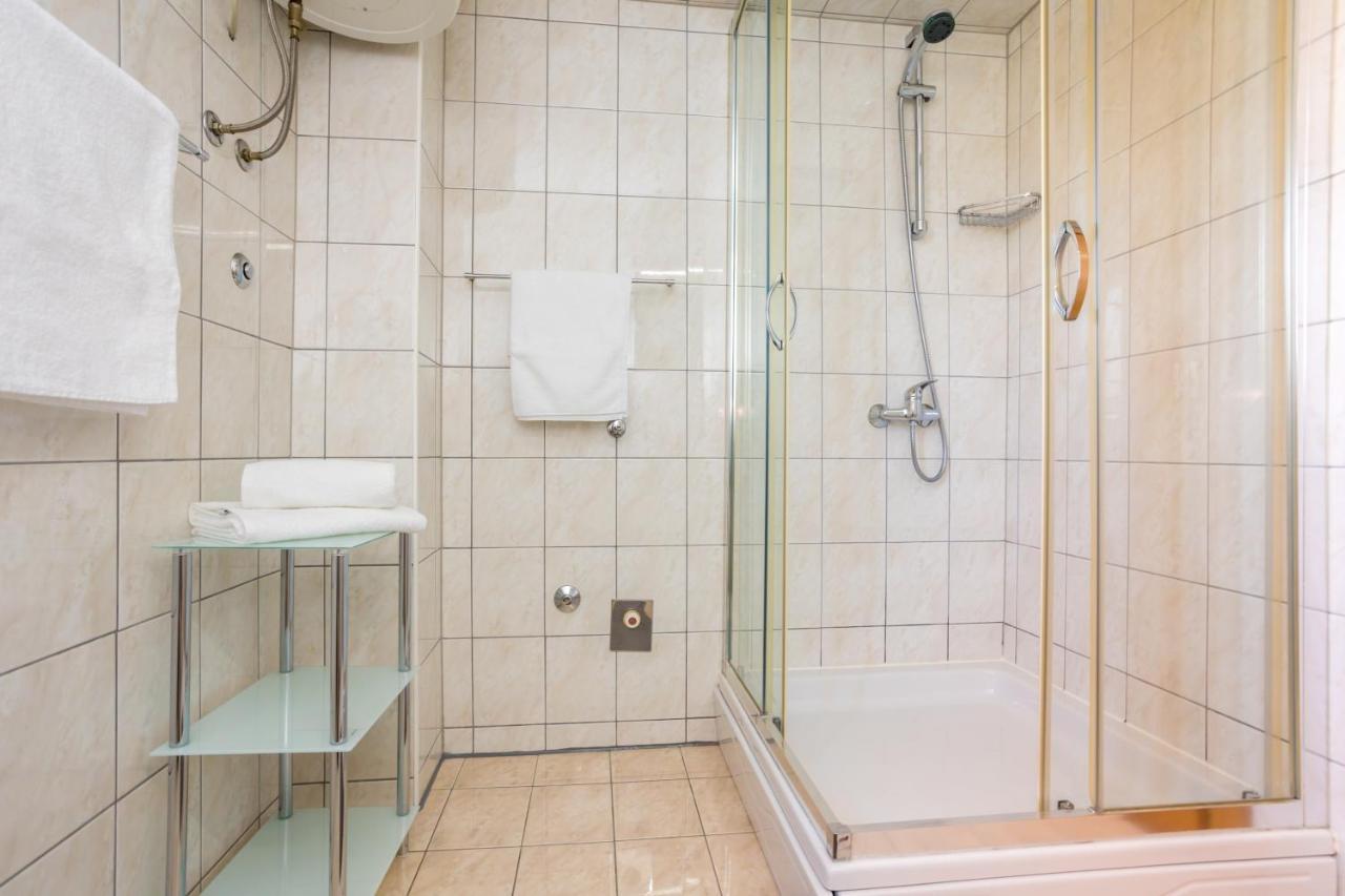 Apartments Sara Milohnici Ngoại thất bức ảnh