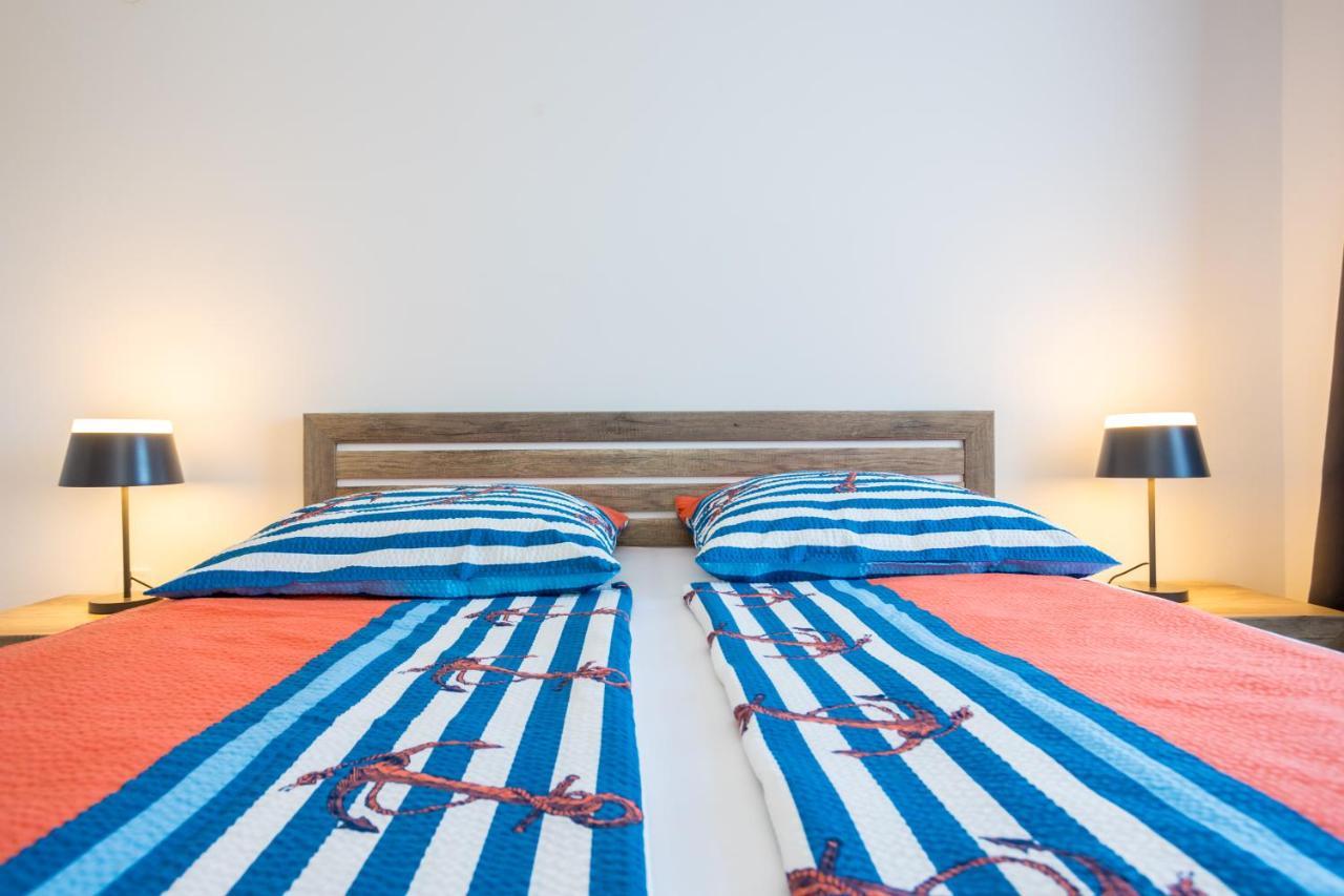 Apartments Sara Milohnici Ngoại thất bức ảnh