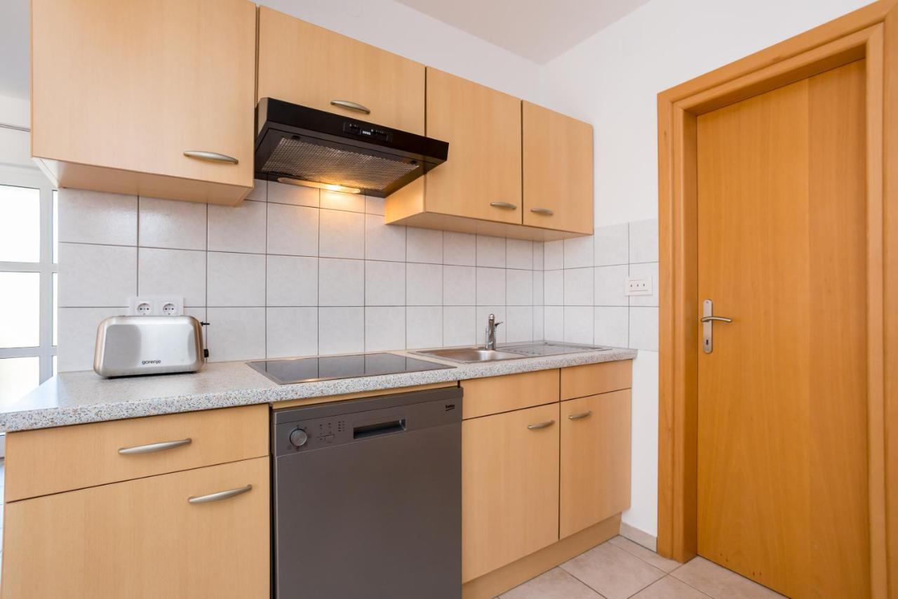 Apartments Sara Milohnici Ngoại thất bức ảnh