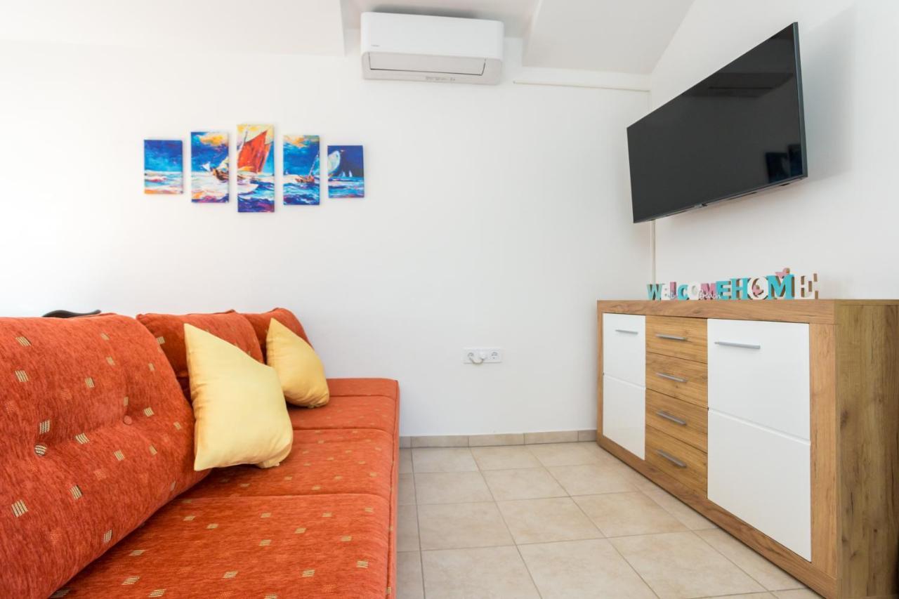 Apartments Sara Milohnici Ngoại thất bức ảnh