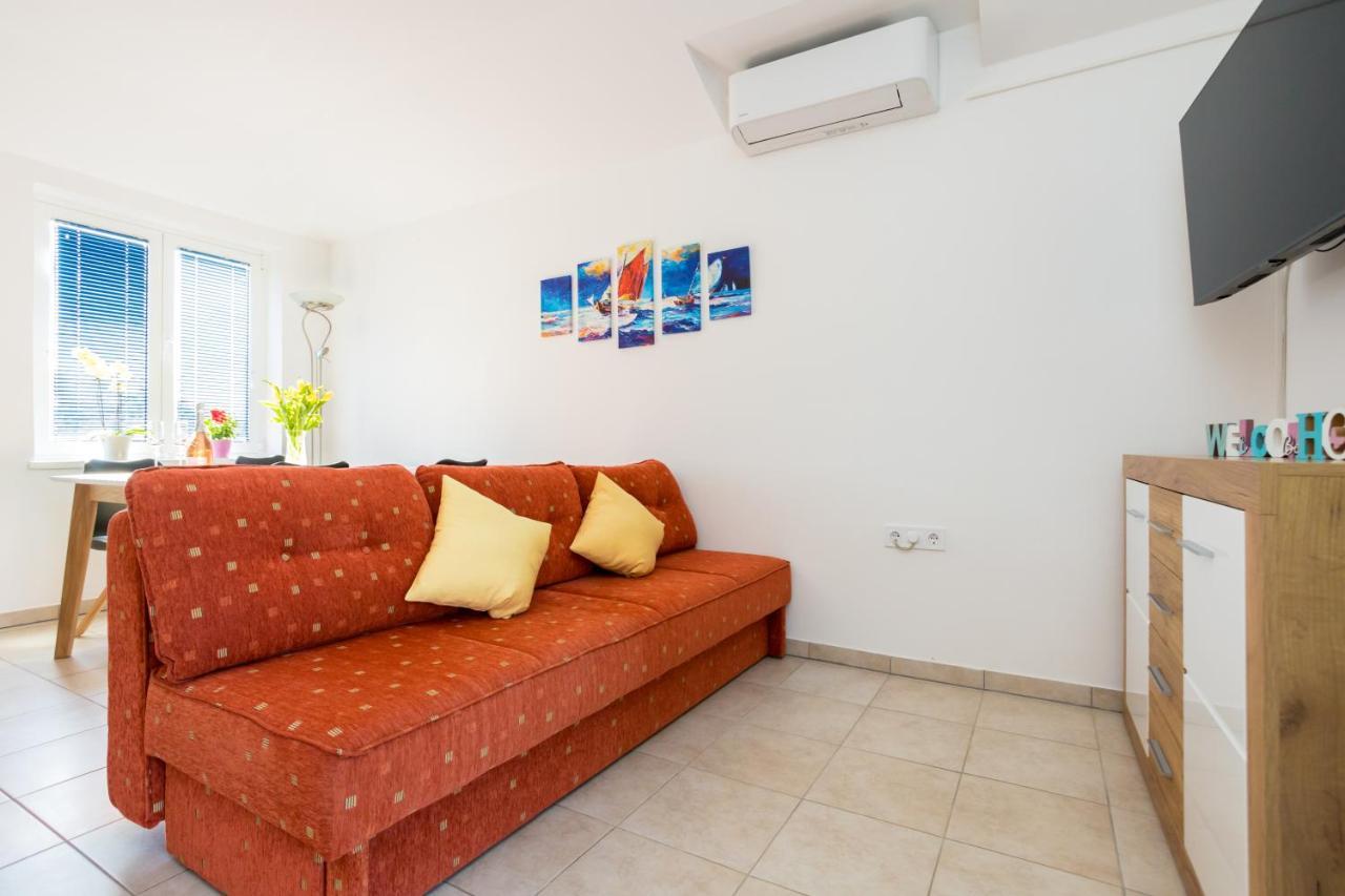 Apartments Sara Milohnici Ngoại thất bức ảnh