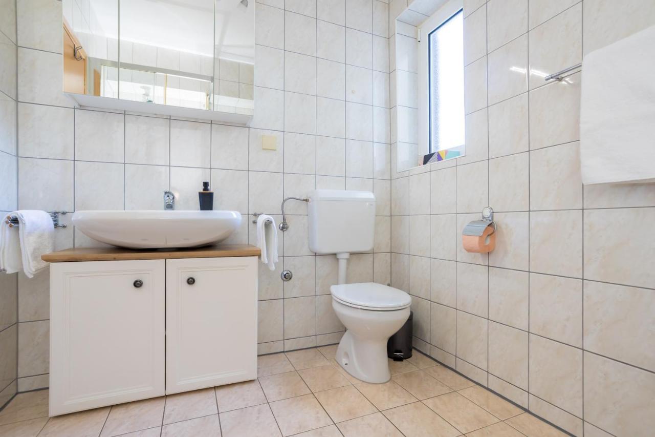 Apartments Sara Milohnici Ngoại thất bức ảnh