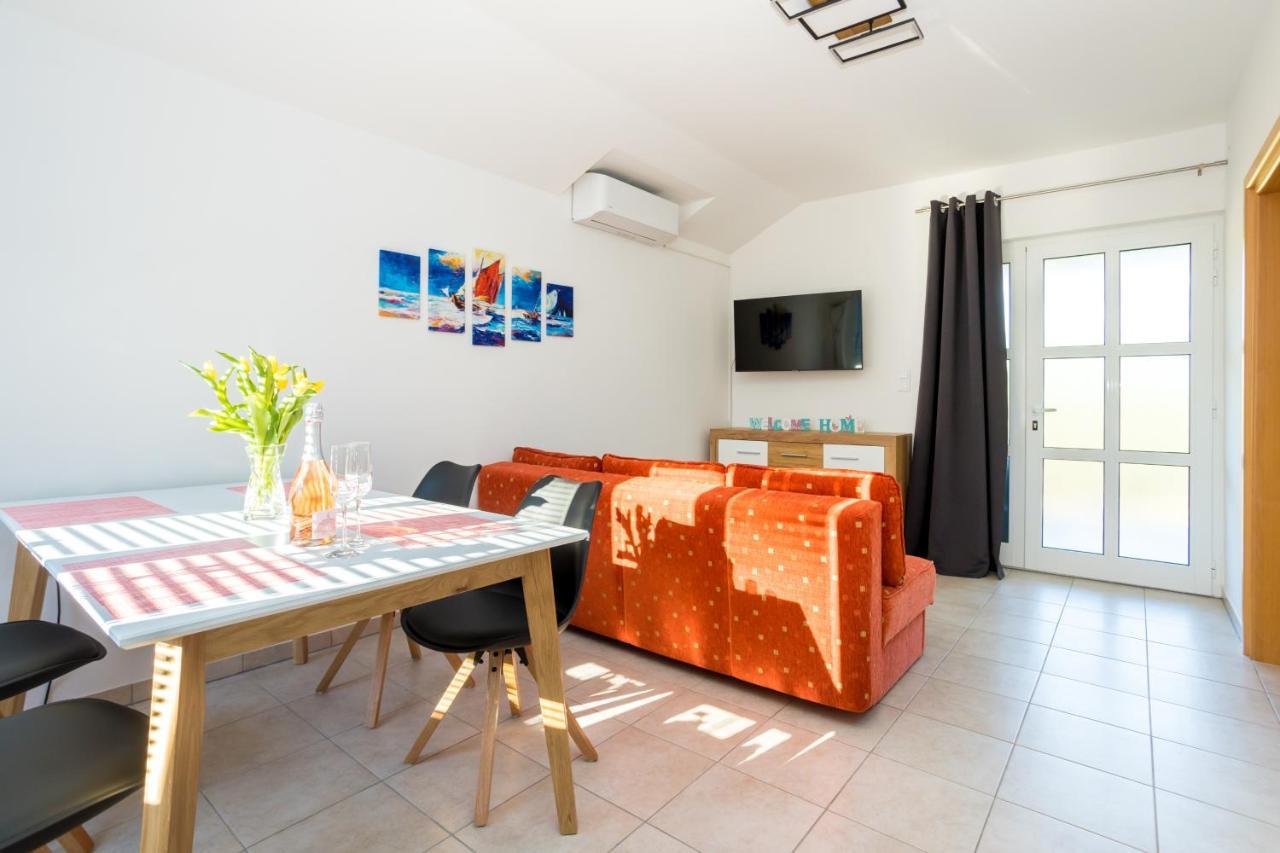 Apartments Sara Milohnici Ngoại thất bức ảnh
