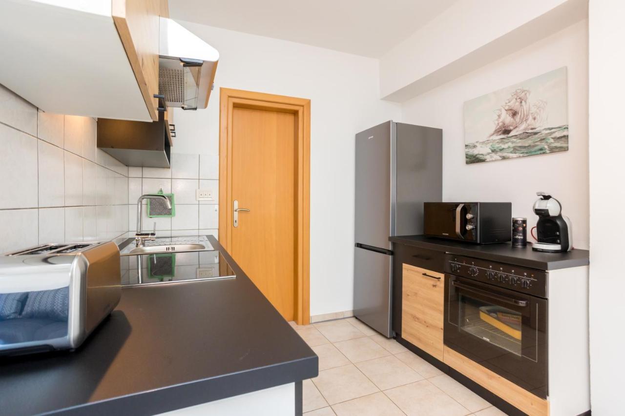Apartments Sara Milohnici Ngoại thất bức ảnh