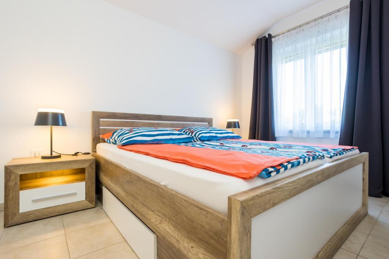 Apartments Sara Milohnici Ngoại thất bức ảnh