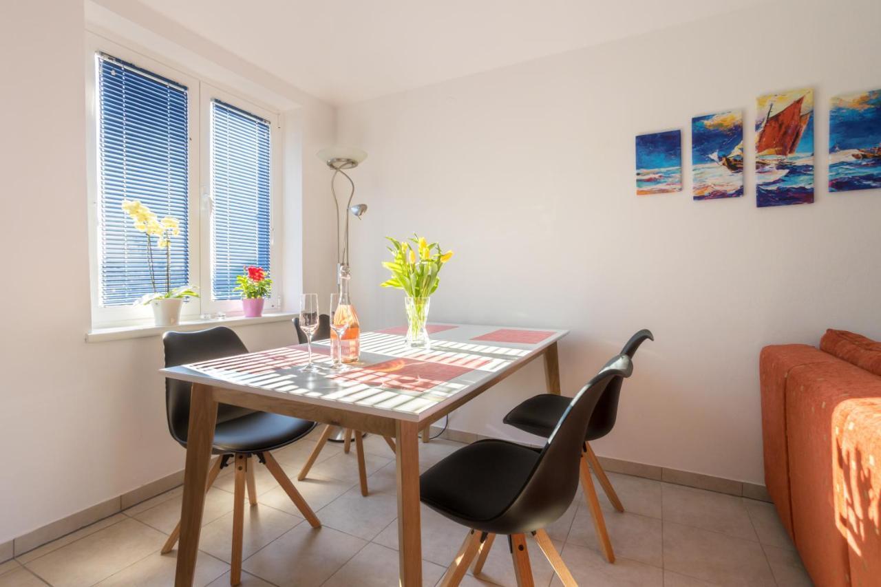Apartments Sara Milohnici Ngoại thất bức ảnh