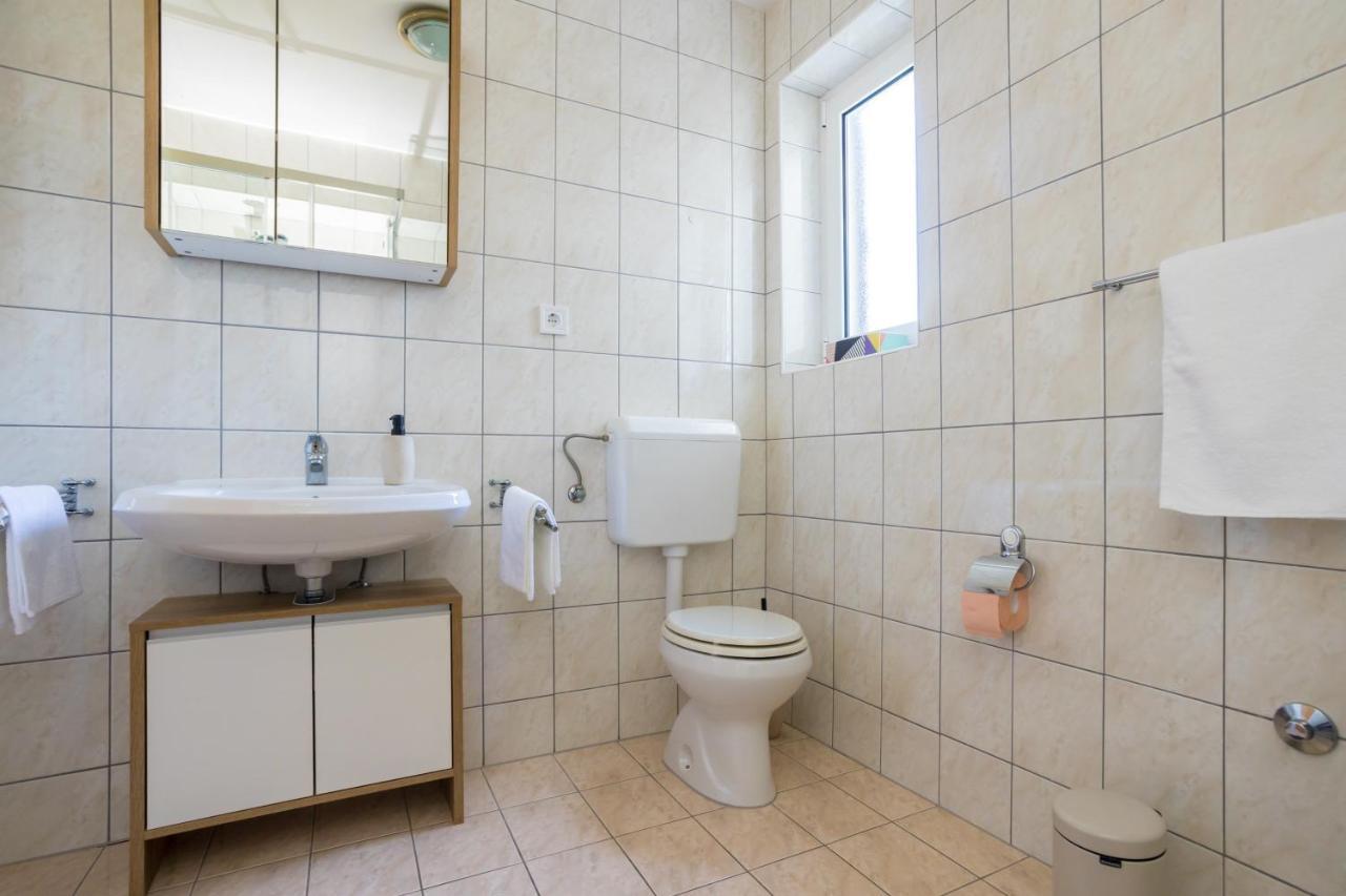 Apartments Sara Milohnici Ngoại thất bức ảnh
